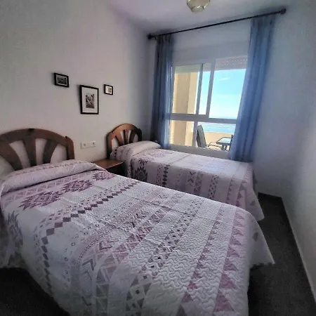 Apartamento Piso En Primera Linea De Playa En Urbanizacion El Olivar *